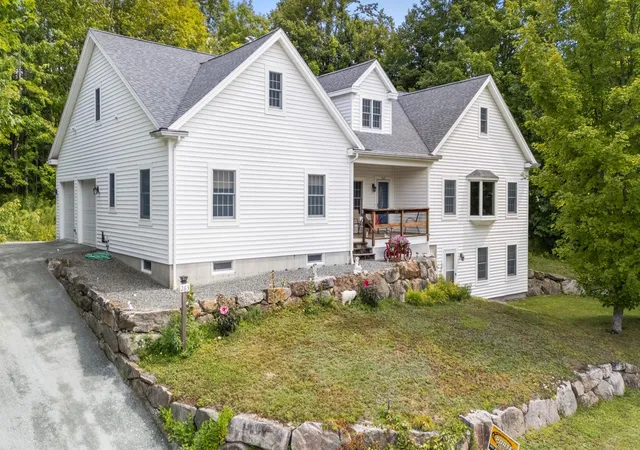 Photo 1 of Single family home for sale at 263 Barrett Rd, New London, NH 03257 | MLS# 5107415 | Listing updated on 2026-09-18