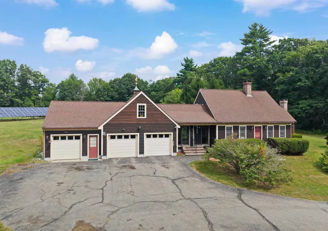 Photo 3 of Sale Pending at 303 Stage Rd, Nottingham, NH 03290 | MLS# 5107437 | Listing updated on 2026-09-21