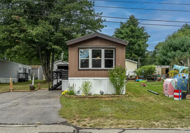 Photo 2 of Manufactured home for sale at 85 Crystal Springs Way, Somersworth, NH 03878 | MLS# 5107461 | Listing updated on 2026-08-31