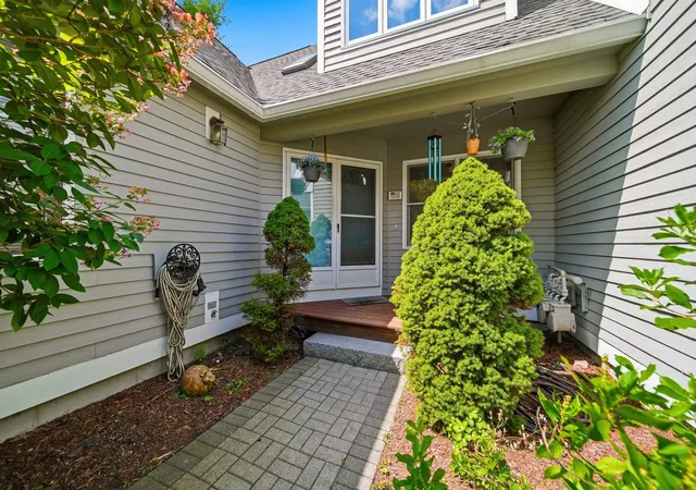 Photo 3 of Townhouse for sale at 361 Winding Pond Rd, Londonderry, NH 03053 | MLS# 5107468 | Listing updated on 2026-09-16