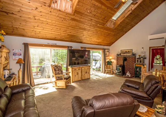 Photo 2 of Single family home for sale at 46 Mason Dr, Tamworth, NH 03886 | MLS# 5107478 | Listing updated on 2026-10-07
