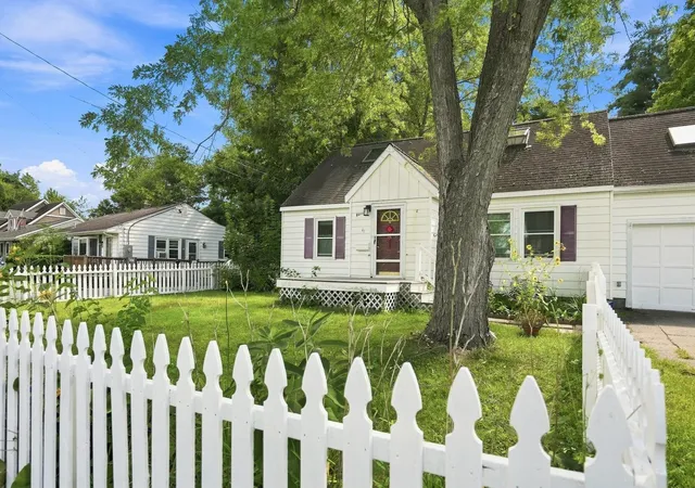 Photo 3 of Single family home for sale at 47 Mcintosh Ave, South Burlington, VT 05403 | MLS# 5107497 | Listing updated on 2026-09-11