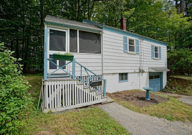 Photo 2 of Single family home for sale at 5 Ford Ln, Kittery, ME 03904 | MLS# 5107535 | Listing updated on 2026-09-13