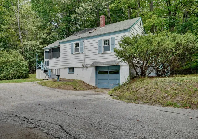 Photo 3 of Single family home for sale at 5 Ford Ln, Kittery, ME 03904 | MLS# 5107535 | Listing updated on 2026-09-13