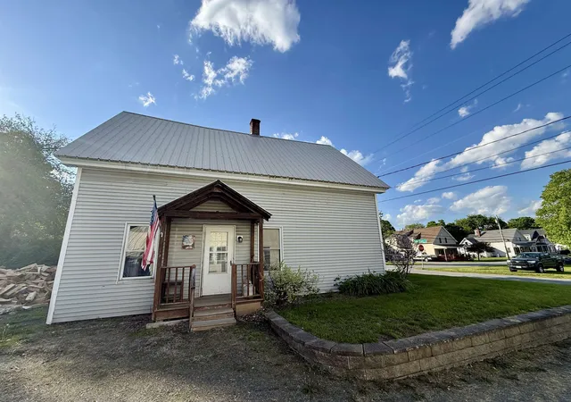 Photo 3 of Single family home for sale at 127 Cherry St, Hardwick, VT 05843 | MLS# 5107552 | Listing updated on 2026-09-01