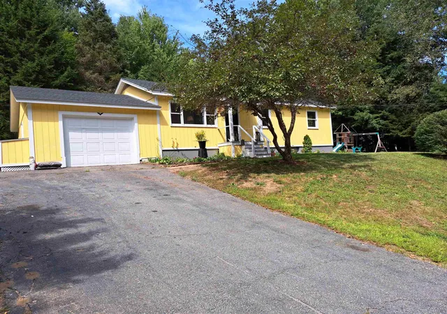 Photo 1 of Single family home for sale at 10 Alexander Ave, Newport, NH 03773 | MLS# 5107553 | Listing updated on 2026-09-01