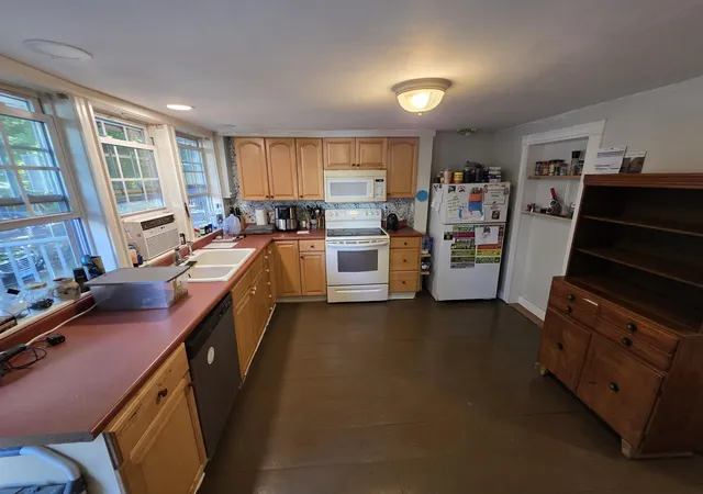 Photo 3 of Single family home for sale at 8 Highland St, Rochester, NH 03868 | MLS# 5107593 | Listing updated on 2026-09-16