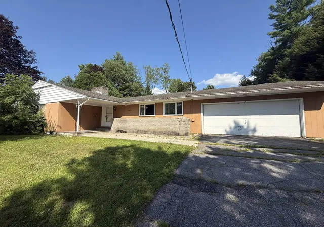 Single family home for sale at 62 Ridge Ave, Claremont, NH 03743 | MLS# 5107599