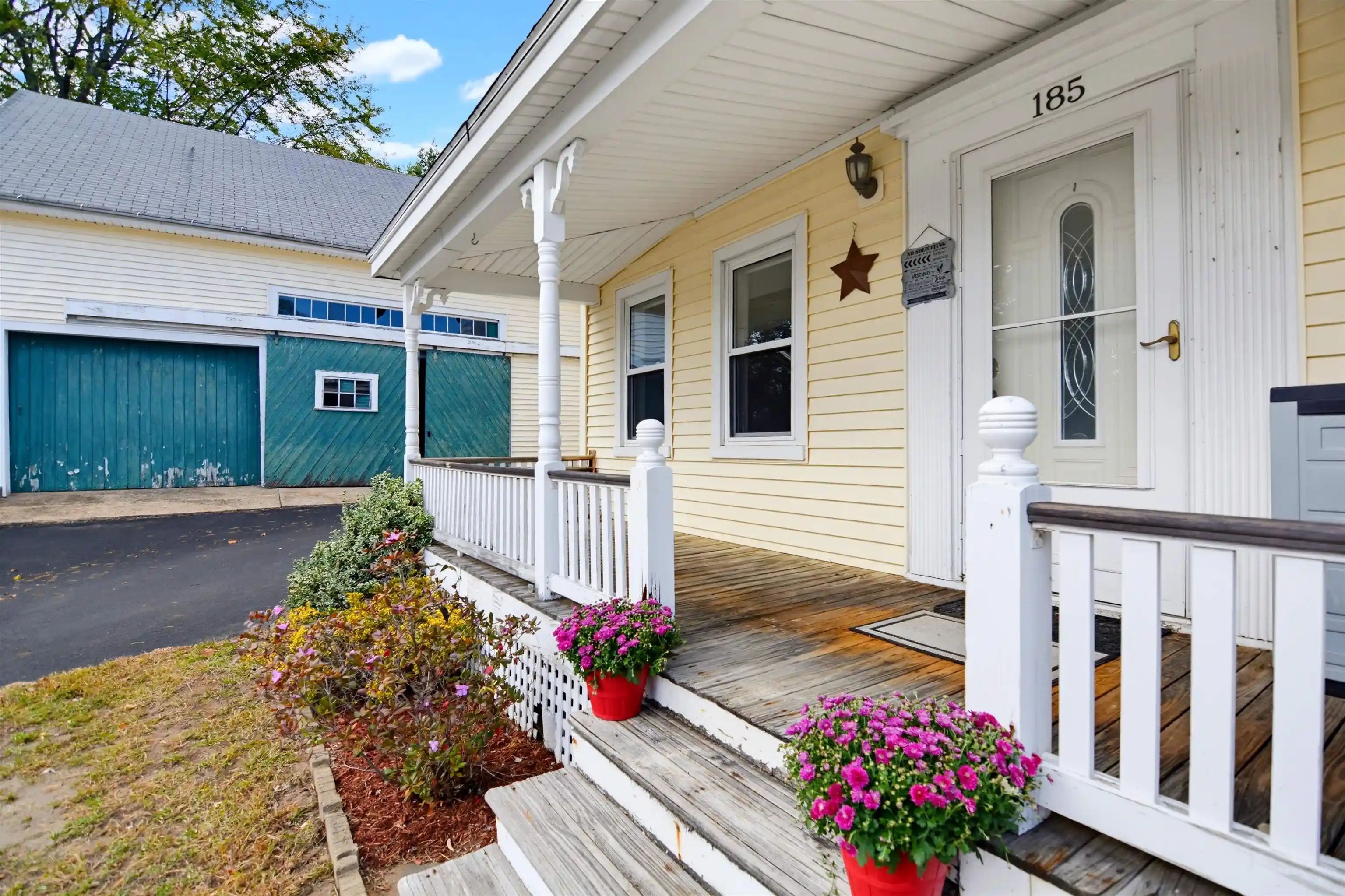 Photo 2 of Single family home for sale at 185 Elm St, Goffstown, NH 03045 | MLS# 5113115 | Listing updated on 2026-10-27