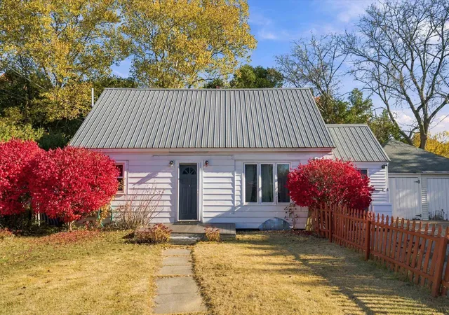 Photo 1 of Single family home for sale at 4 Markar St, Nashua, NH 03060 | MLS# 5113432 | Listing updated on 2026-10-29