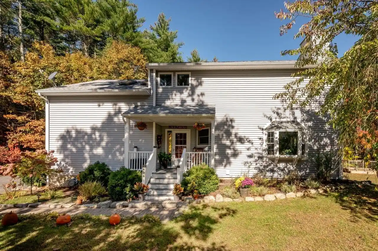 Photo 1 of Single family home for sale at 406 Piscassic Rd, Newfields, NH 03856 | MLS# 5113457 | Listing updated on 2026-10-16