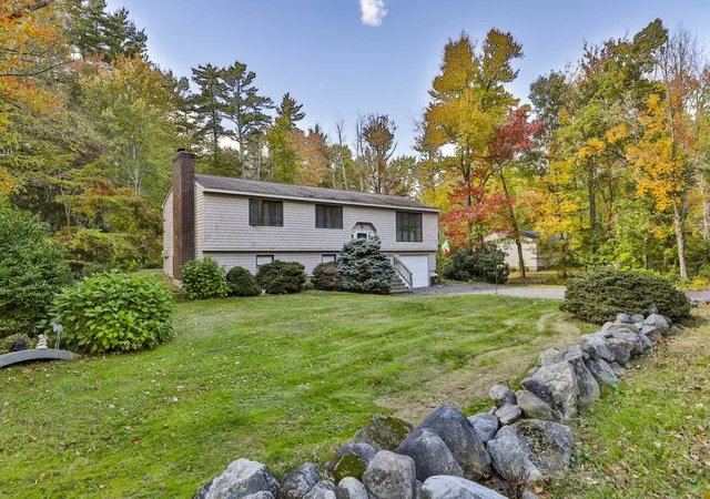 Photo 1 of Single family home for sale at 413 S Baboosic Lake Rd, Merrimack, NH 03054 | MLS# 5113713 | Listing updated on 2026-10-29