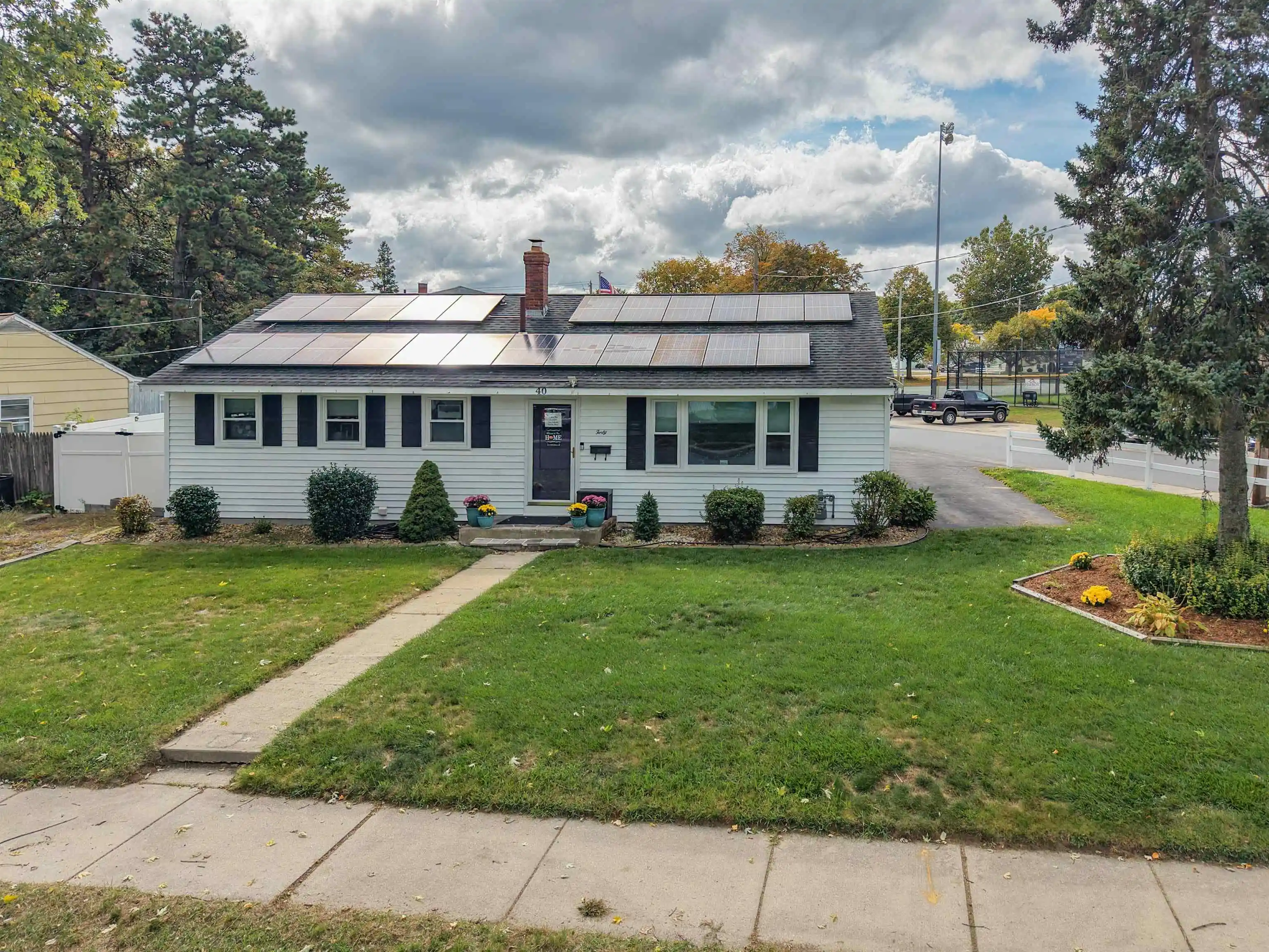 Photo 1 of Single family home for sale at 40 Grand Ave, Nashua, NH 03060 | MLS# 5114391 | Listing updated on 2026-10-28