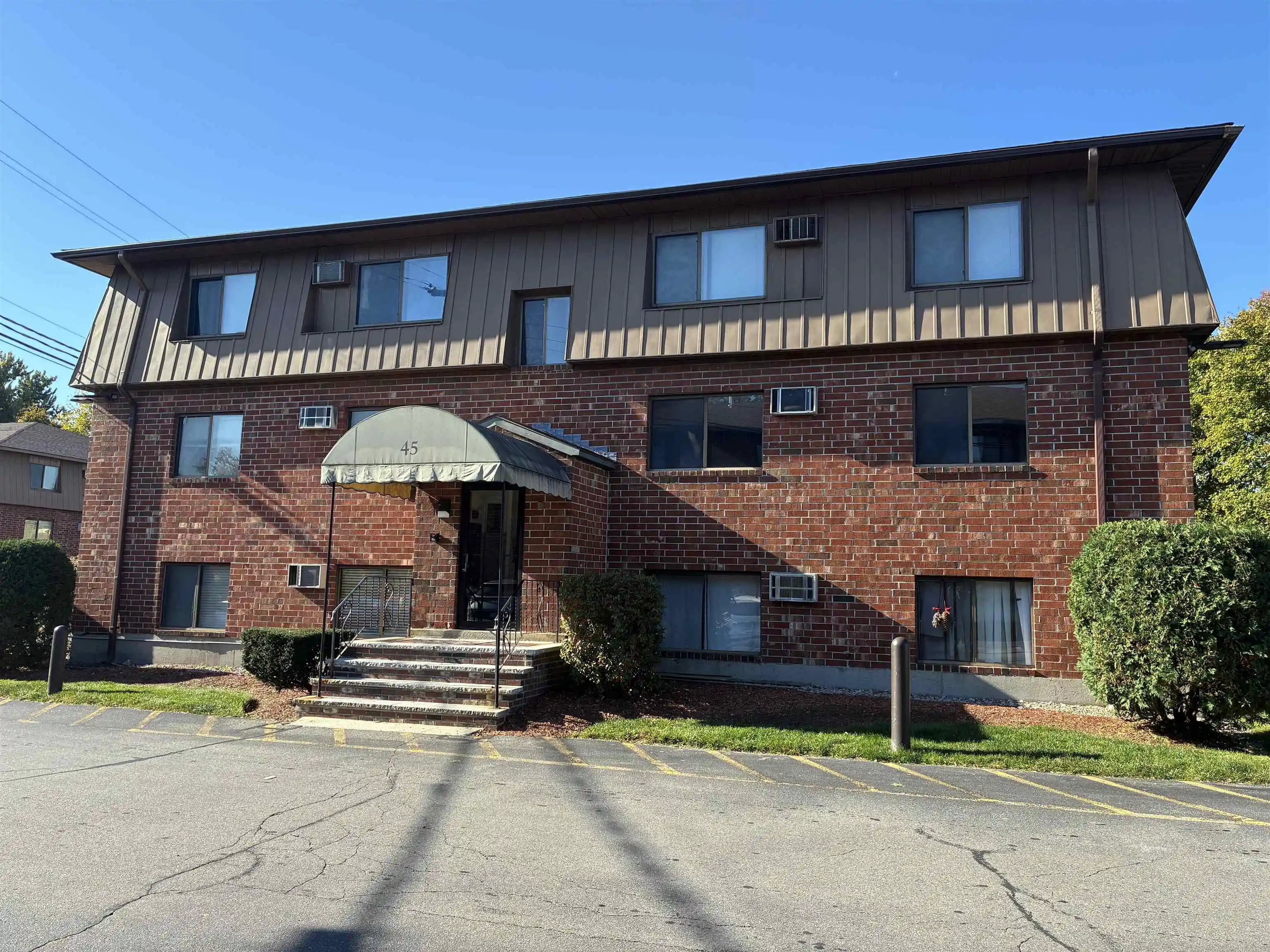 Condo for sale at 45 Log St #2A, Manchester, NH 03102 | MLS# 5114410
