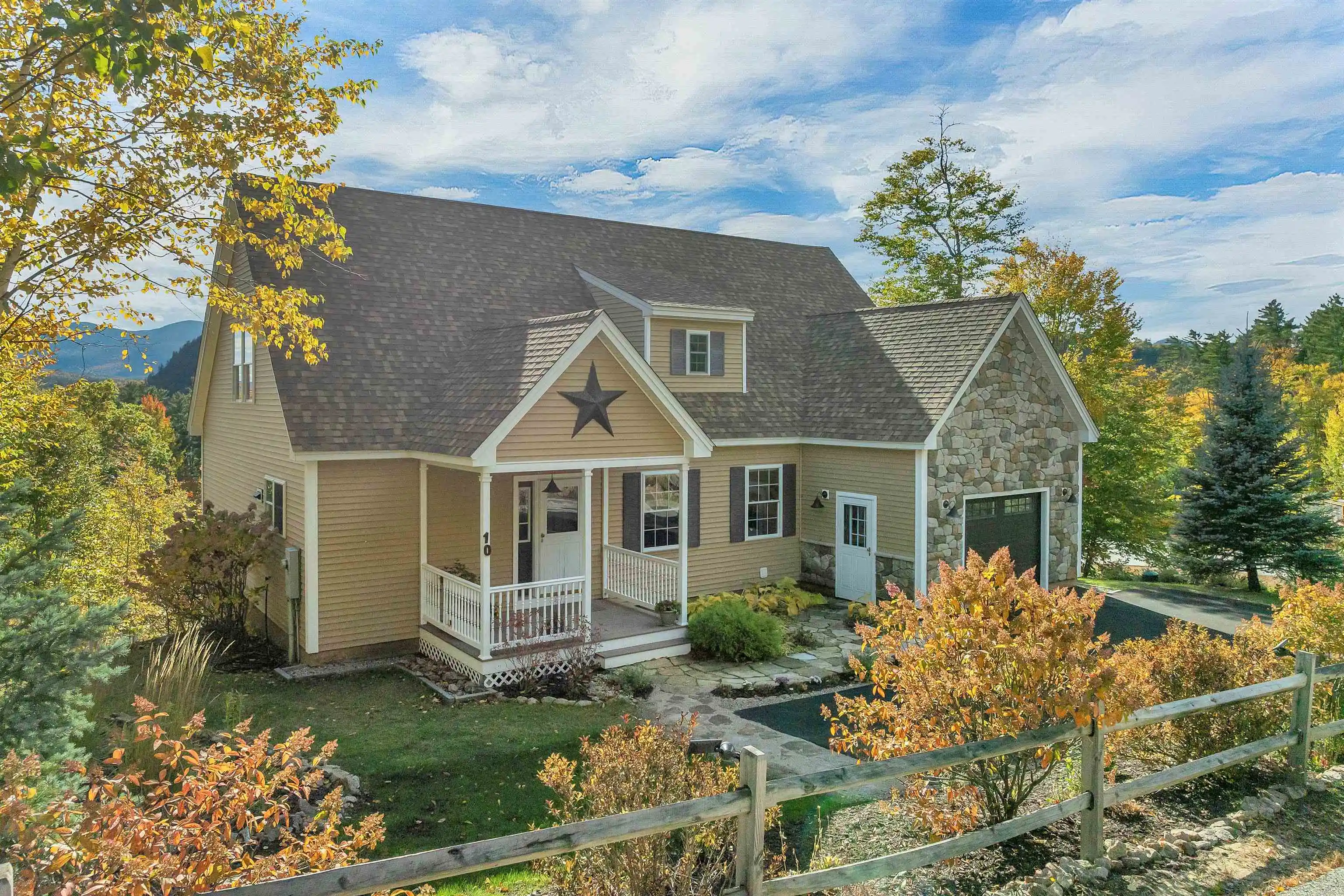 Photo 1 of Single family home for sale at 10 Beechwoods At Intervale, Intervale, NH 03845 | MLS# 5114613 | Listing updated on 2026-10-26