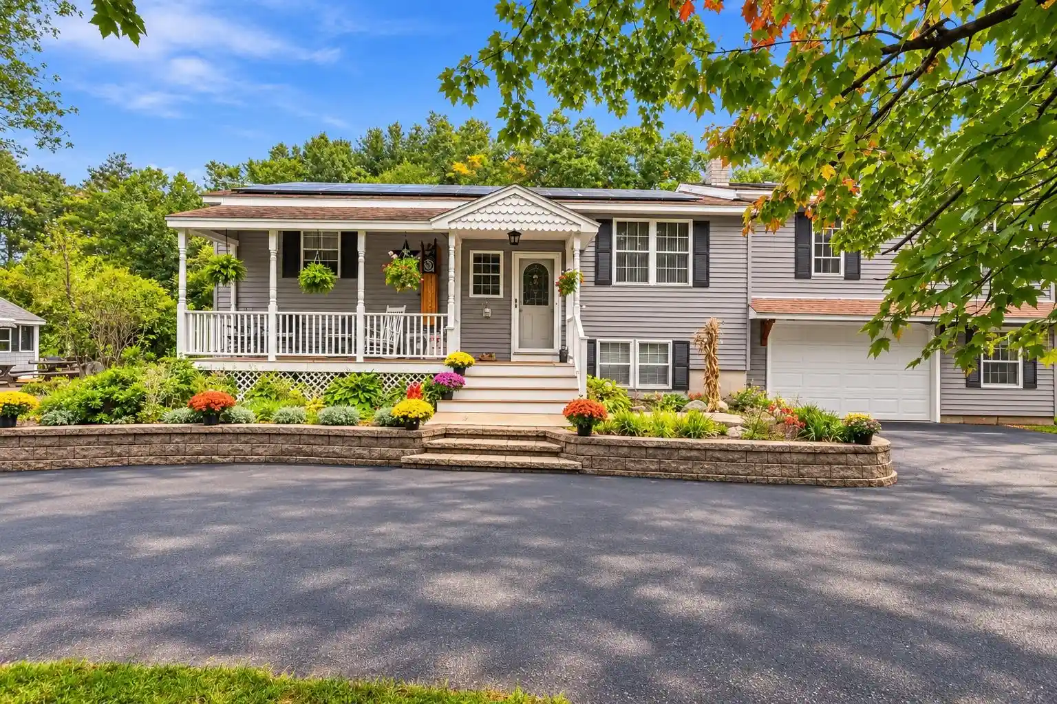 Single family home for sale at 4 Woodbury Dr, Nashua, NH 03062 | MLS# 5114777