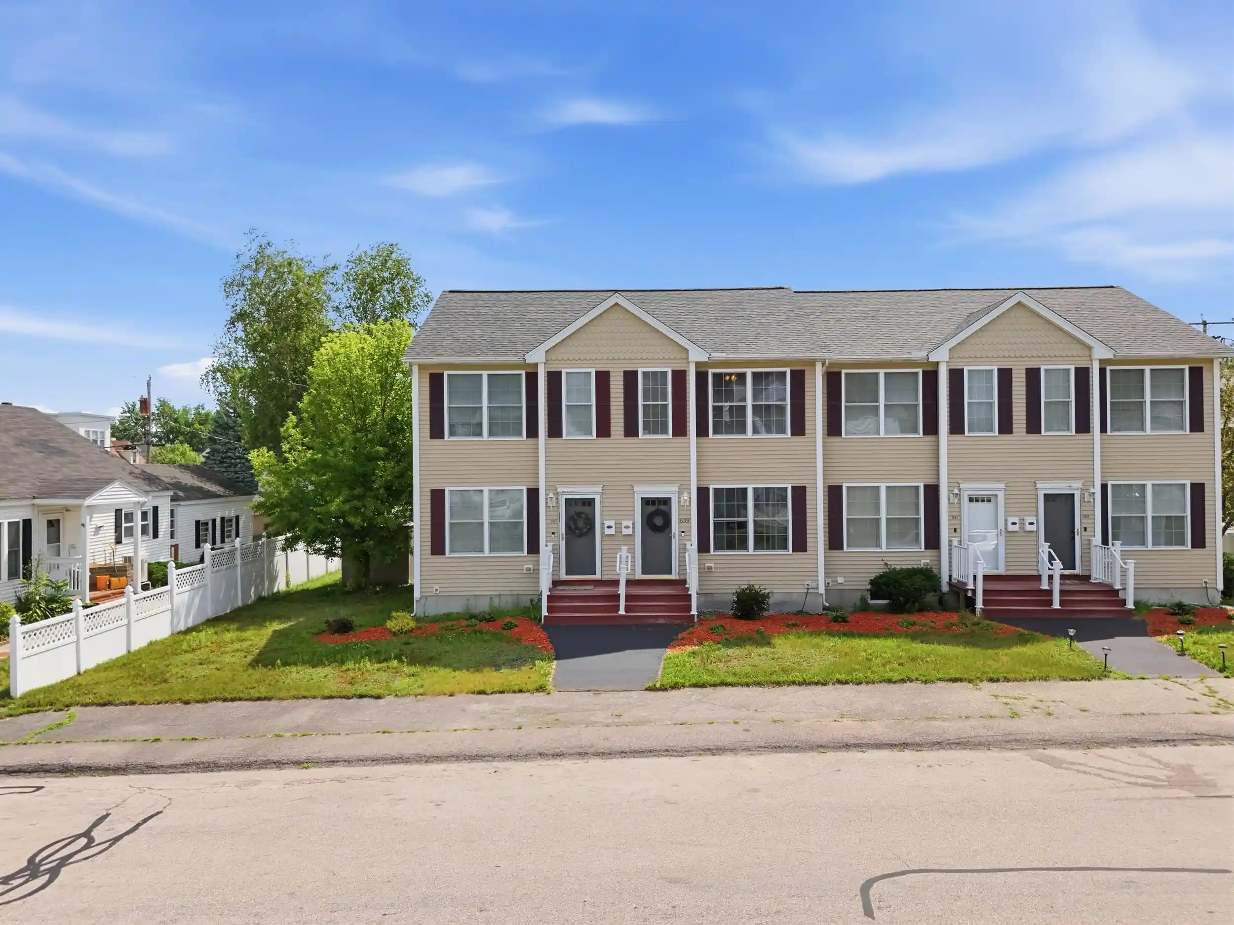 Townhouse for sale at 639 Hevey St, Manchester, NH 03102 | MLS# 5115040