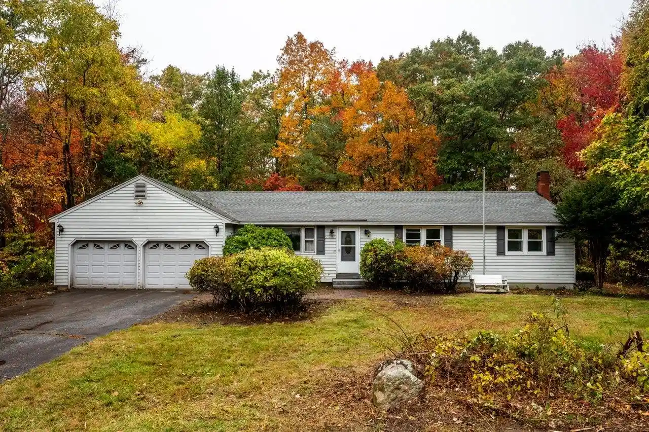 Single family home for sale at 10 Lancaster Dr, Londonderry, NH 03053 | MLS# 5115059
