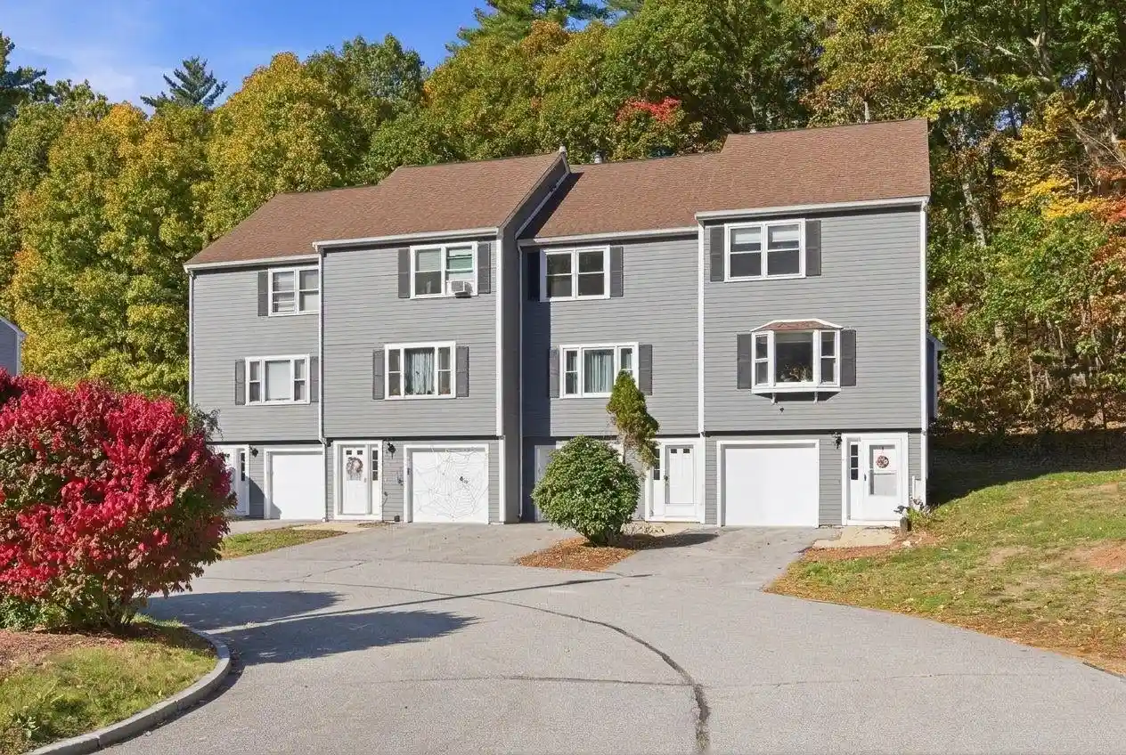 Townhouse for sale at 24 Chestnut Cir, Merrimack, NH 03054 | MLS# 5115074