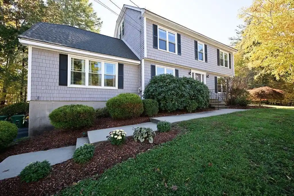 Single family home for sale at 10 Cathedral Cir, Nashua, NH 03063 | MLS# 5115247