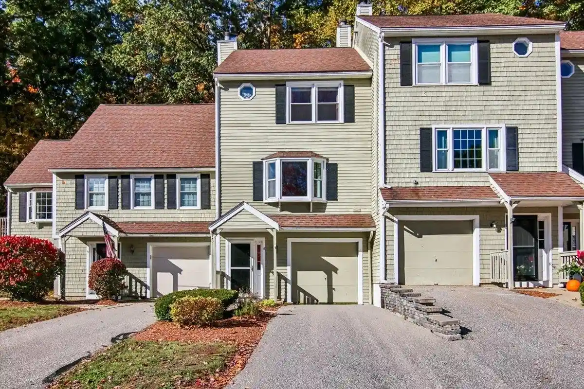 Townhouse for sale at 12 Cricket Hl Dr, Merrimack, NH 03054 | MLS# 5115254