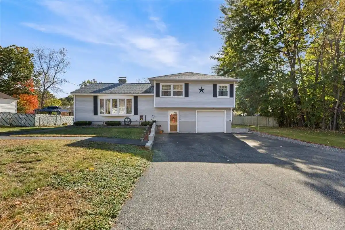 Photo 1 of Sale Pending at 8 Linda St, Salem, NH 03079 | MLS# 5115278 | Listing updated on 2026-10-26