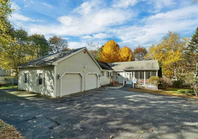 Single family home for sale at 1121 Cilley Rd, Manchester, NH 03103 | MLS# 5115789