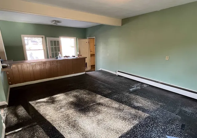Photo 3 of Single family home for sale at 446 Mast Rd, Manchester, NH 03102 | MLS# 5115897 | Listing updated on 2026-10-31