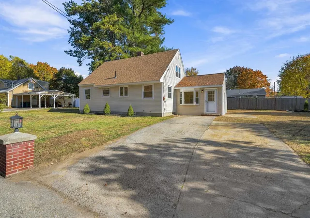 Photo 3 of Single family home for sale at 47 Palisade Dr, Nashua, NH 03062 | MLS# 5115976 | Listing updated on 2026-10-30