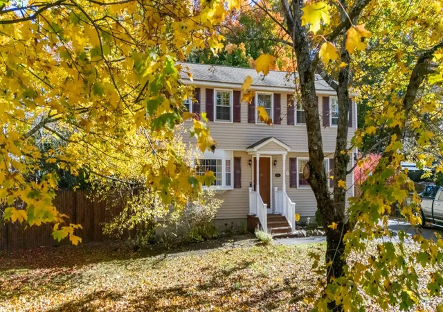 Photo 2 of Single family home for sale at 92 Nottingham Dr, Nashua, NH 03062 | MLS# 5116166 | Listing updated on 2026-10-30