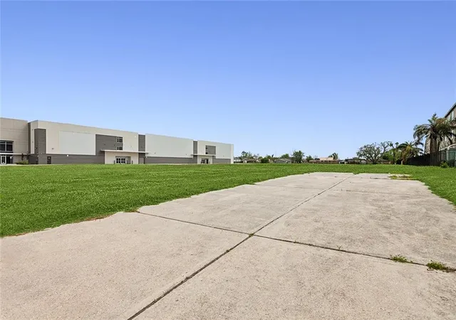 Photo 4 of Land for sale at 6539 Westbank Expressway Way, Marrero, LA 70072 | MLS# 2440476 | Listing updated on 2025-05-16