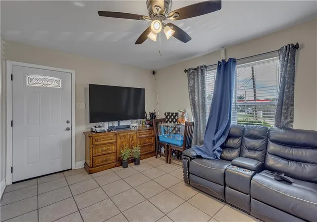 Photo 3 of Condo for sale at 4617 Yale St #B, Metairie, LA 70006 | MLS# 2447456 | Listing updated on 2026-05-01