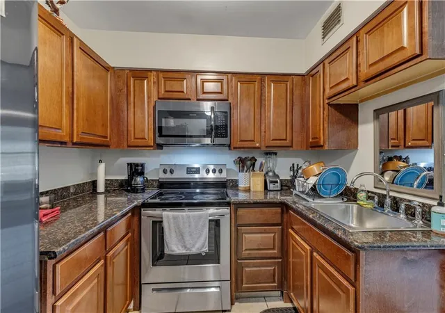 Photo 3 of Condo for sale at 4617 Yale St #C, Metairie, LA 70006 | MLS# 2447648 | Listing updated on 2026-05-01