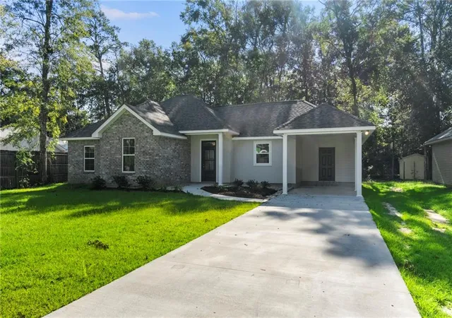 1st image of 110 Inspiration Ln, Covington, LA 70433 | MLS# 2467906