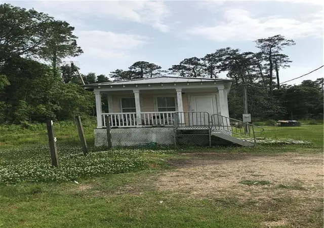 1st image of 1102 America St, Mandeville, LA 70448 | MLS# 2472758