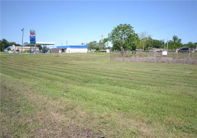 Homes for sale in Des Allemands, LA | 17174 Hwy 90 Hwy, Des Allemands, LA 70030 | MLS# 2389129