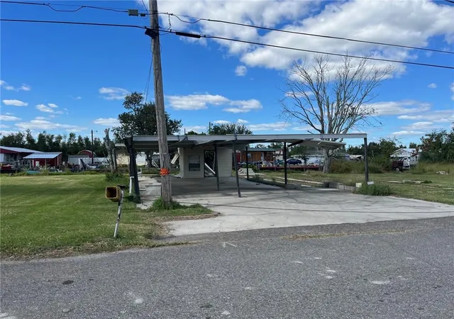 Homes for sale in Des Allemands, LA | 231 Cypress Dr, Des Allemands, LA 70030 | MLS# 2418291