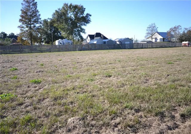Homes for sale in Raceland, LA | 240 Treasure Dr, Raceland, LA 70394 | MLS# 2425834