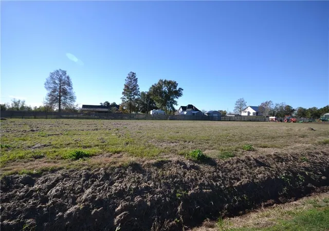 Homes for sale in Raceland, LA | 240 Treasure Dr, Raceland, LA 70394 | MLS# 2425834