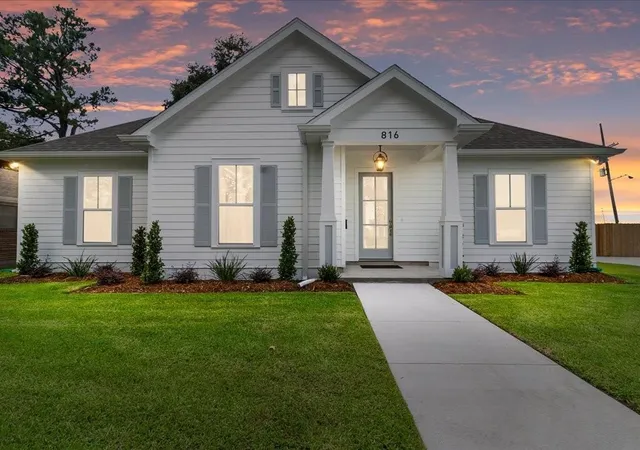 Single family home for sale at 816 Colony Pl, Metairie, LA 70003 | MLS# 2456137 | Listing updated on 2025-03-08