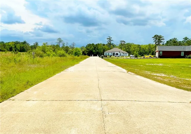 Photo 3 of Sale Pending at 1008 Natalie Ct, Slidell, LA 70461 | MLS# 2469243 | Listing updated on 2026-06-24
