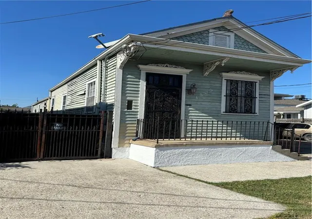 Homes for sale in New Orleans, LA | 1525 N Derbigny St, New Orleans, LA 70116 | MLS# 2470973