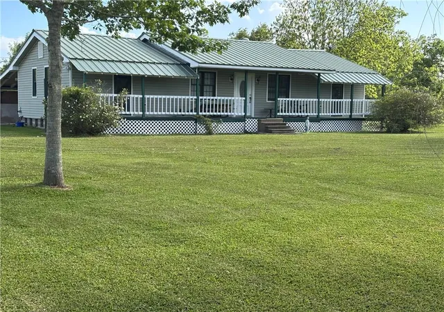 Homes for sale in St Bernard, LA | 3328 A Bayou Rd, St Bernard, LA 70085 | MLS# 2472860