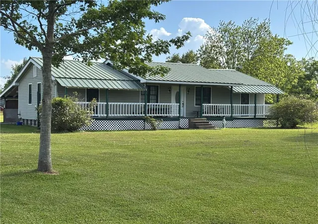 Homes for sale in St Bernard, LA | 3328 A Bayou Rd, St Bernard, LA 70085 | MLS# 2472860