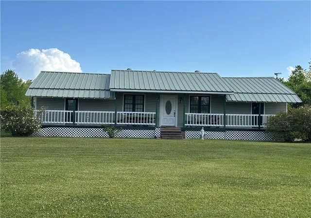 Homes for sale in St Bernard, LA | 3328 A Bayou Rd, St Bernard, LA 70085 | MLS# 2472860