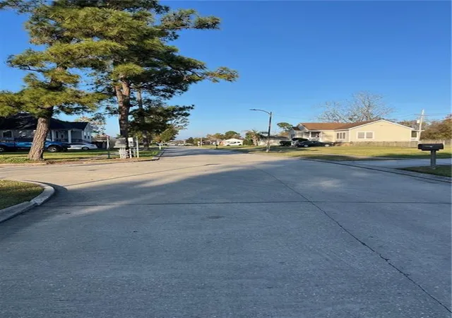 3rd image of 113 Norton Dr, Arabi, LA 70032 | MLS# 2479912