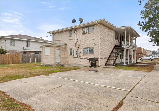 Photo 2 of House for sale at 300 Duke Dr, Kenner, LA 70065 | MLS# 2480816 | Listing updated on 2026-07-27
