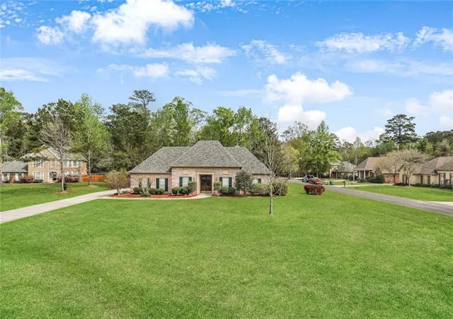 Photo 3 of Single family home for sale at 22 Wishing Well Ct, Covington, LA 70433 | MLS# 2490211 | Listing updated on 2026-06-30