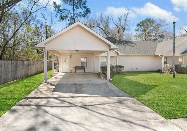 Homes for sale in Ponchatoula, LA | 374 Avalon Trace Dr #374, Ponchatoula, LA 70454 | MLS# 2491336