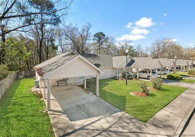 Homes for sale in Ponchatoula, LA | 374 Avalon Trace Dr #374, Ponchatoula, LA 70454 | MLS# 2491336